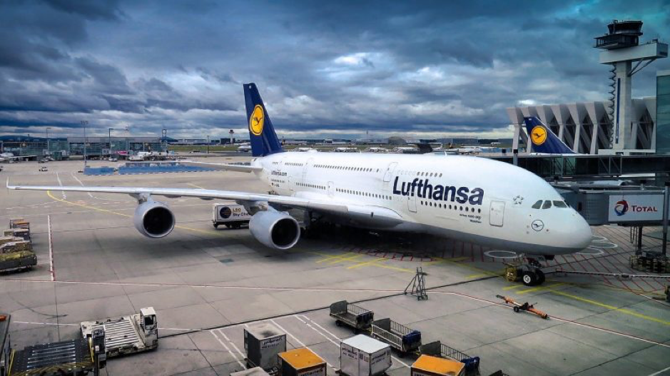 lufthansa airplane